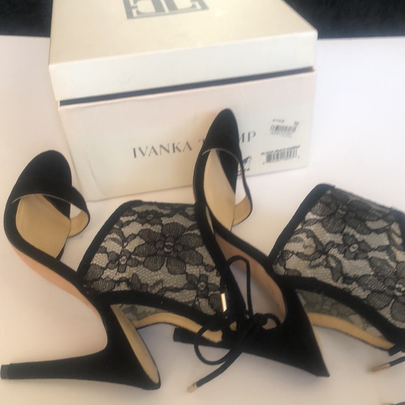 Ivanka Trump Black Multi Fabric Pump - Picture 3 of 3